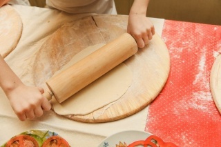 Занимательные выходные в «Золотых Соснах»: детский мастер-класс по приготовлению пиццы